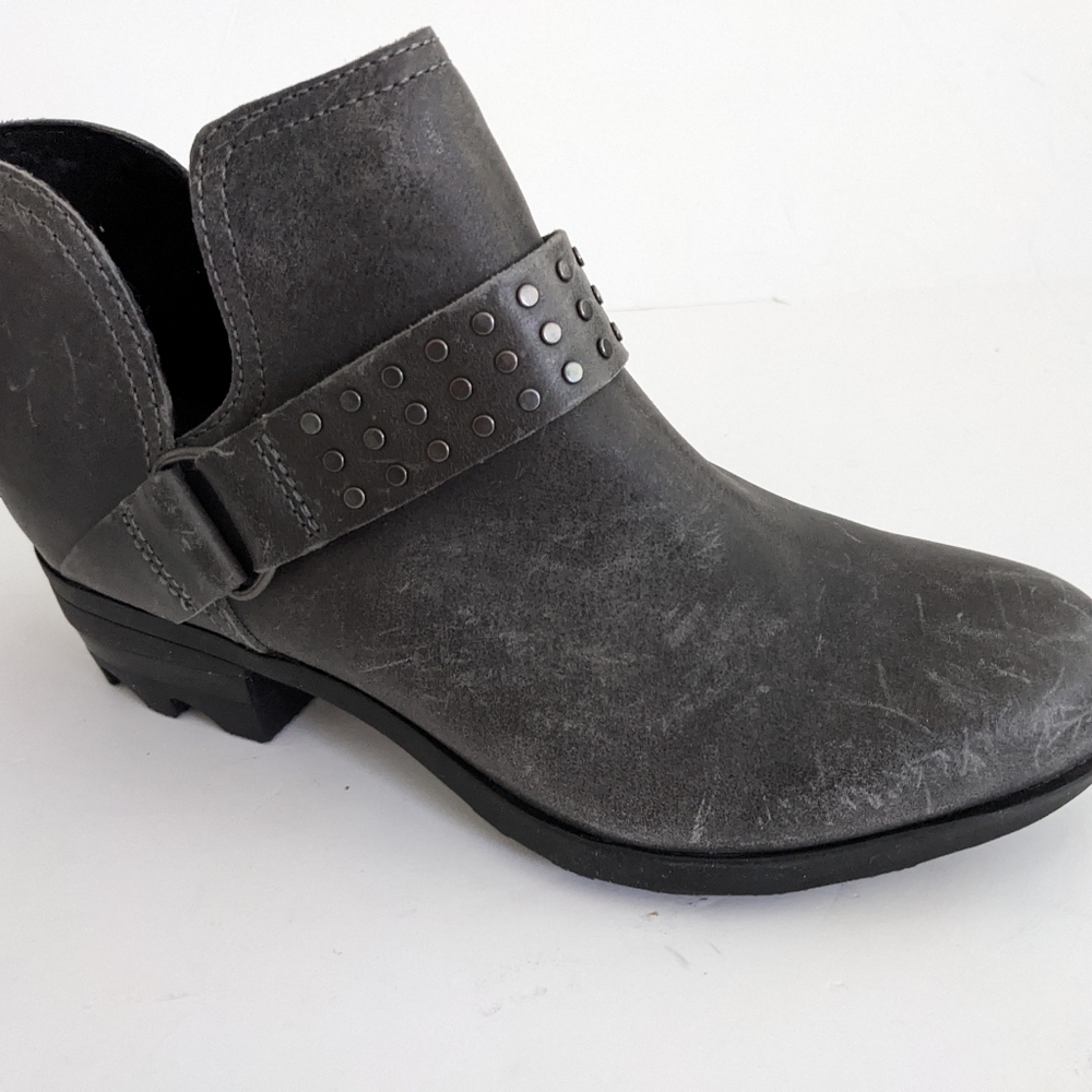 Sorel Gray Leather Lolla II With my Studded Strap Size 6 New in Box